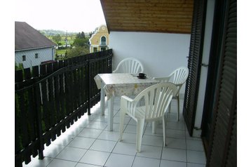 Унгария Privát Balatongyörök, Екстериор